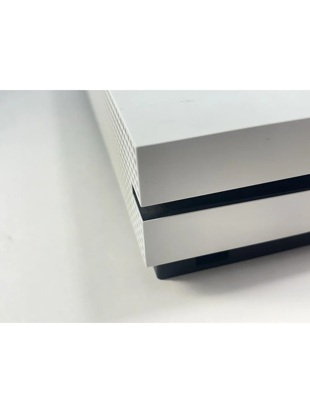 Microsoft Xbox One S Console Model 1681 FOR PARTS Turns Off After Turning On